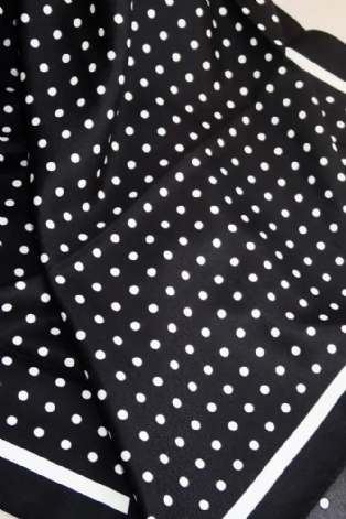 מטפחת משי נקודות