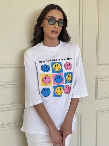 חולצת חייכן לבן