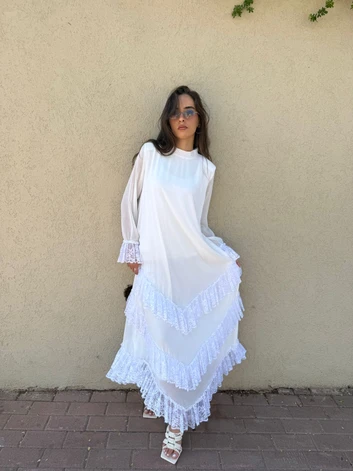 שמלת ליז לבן עם תוספת תחרה