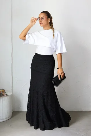 חצאית תחרה שי שחור